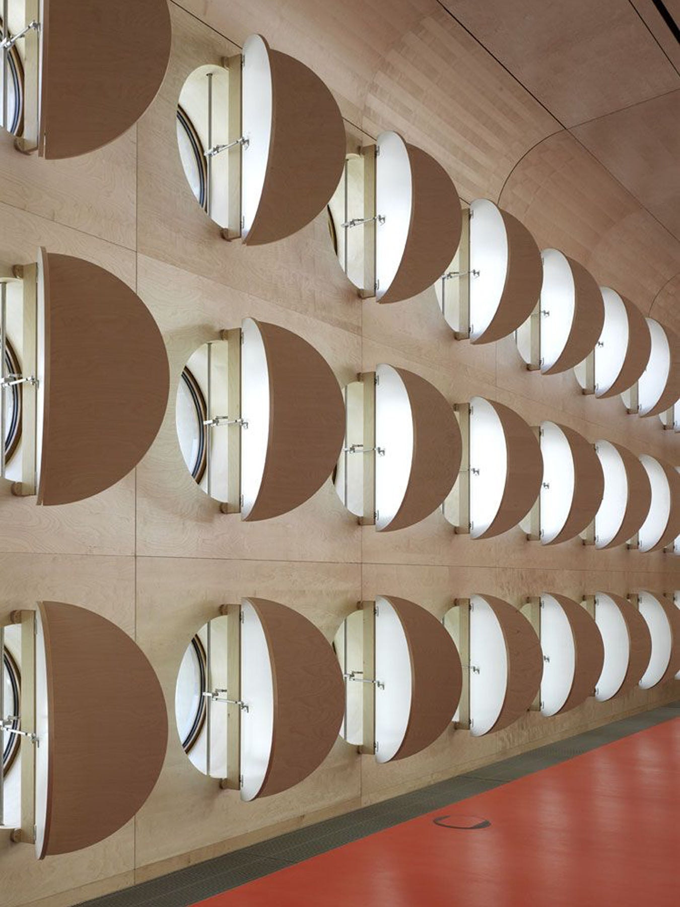 Patterned wall with circular designs in a geometric arrangement